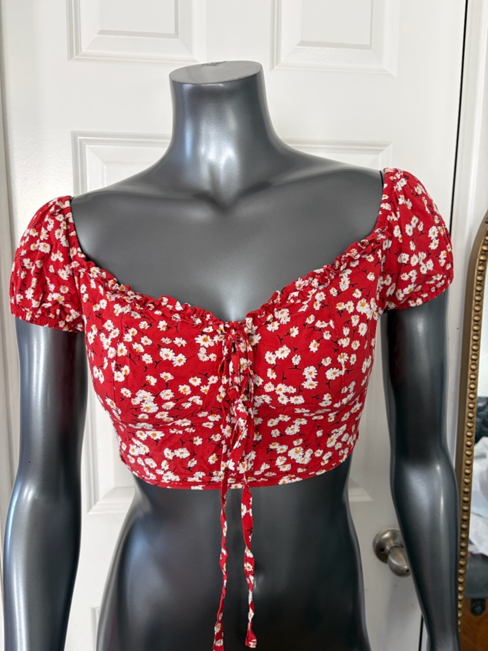 SHASA Red Floral Tie-Front Puff Sleeve Crop Top